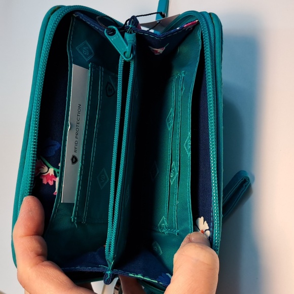 Vera Bradley.RFID - Picture 5 of 10